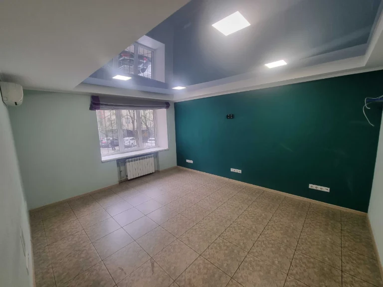3-room apartment 71 sq.m (suitable for commercial use), area of Freedom Square