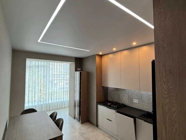 Apartment. Ivano-Frankivsk, Myr Street