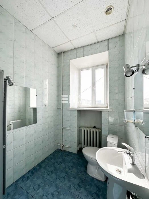 I will sell a 4-room apartment in the historical center of Kharkiv on the street.