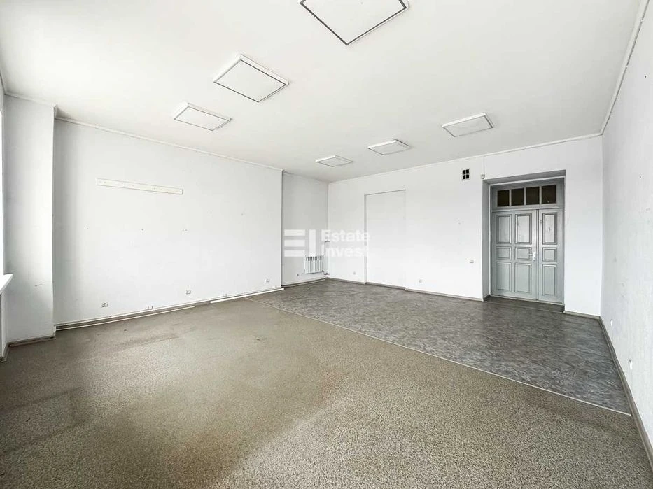 I will sell a 4-room apartment in the historical center of Kharkiv on the street.
