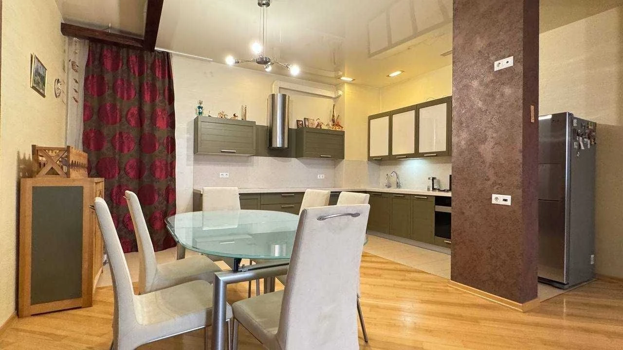 Простора 3-4к. квартира 140м. кв. на Печерську, Лабораторний