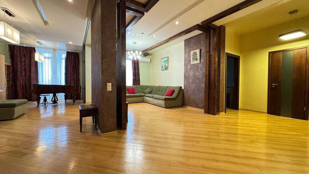 Простора 3-4к. квартира 140м. кв. на Печерську, Лабораторний