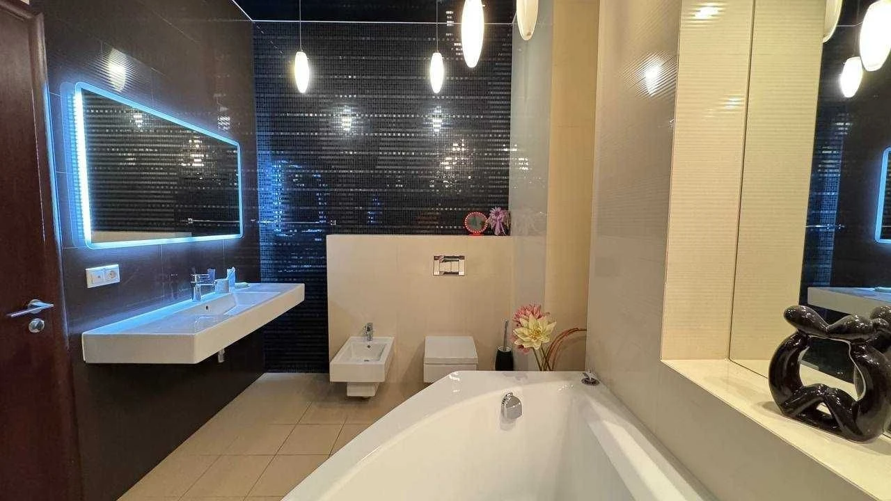 Простора 3-4к. квартира 140м. кв. на Печерську, Лабораторний
