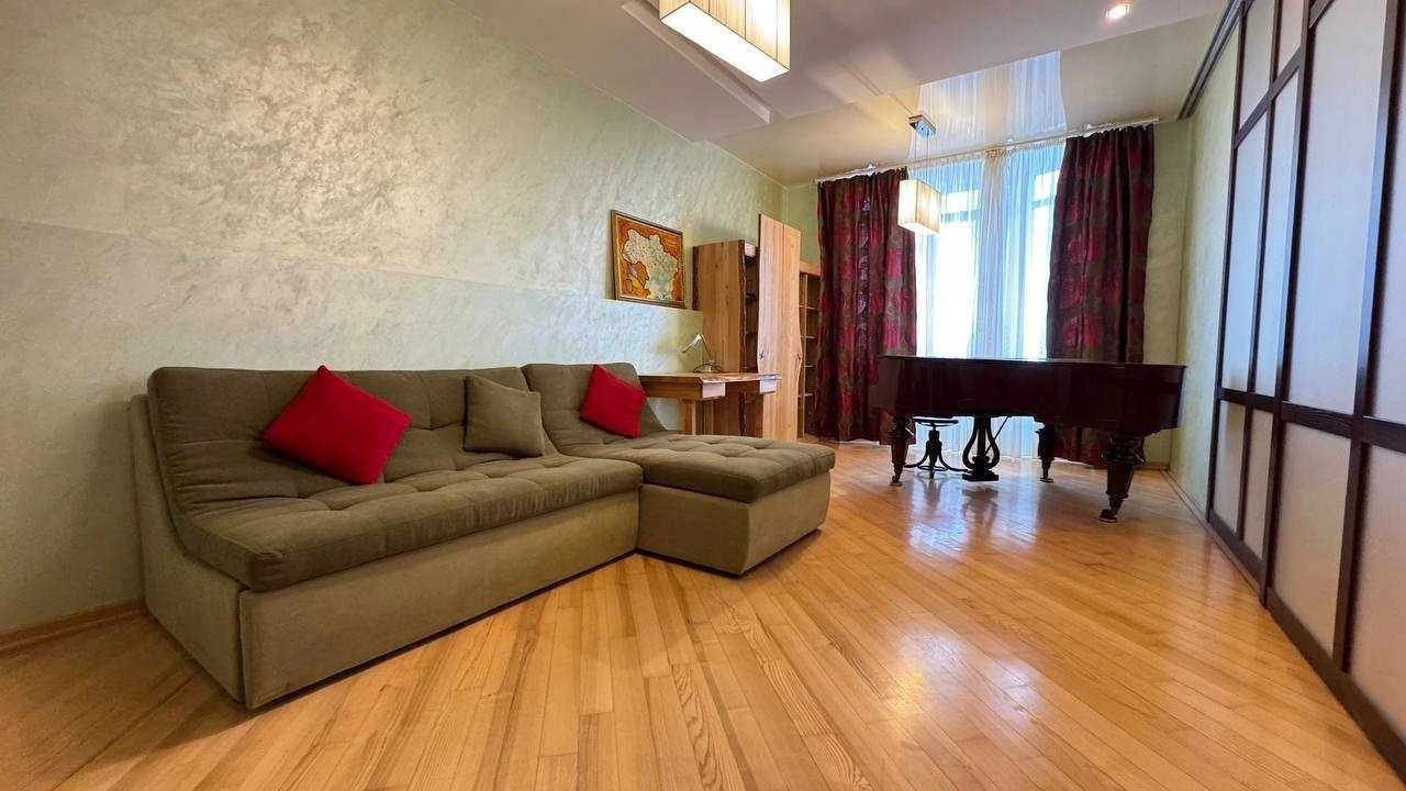 Простора 3-4к. квартира 140м. кв. на Печерську, Лабораторний