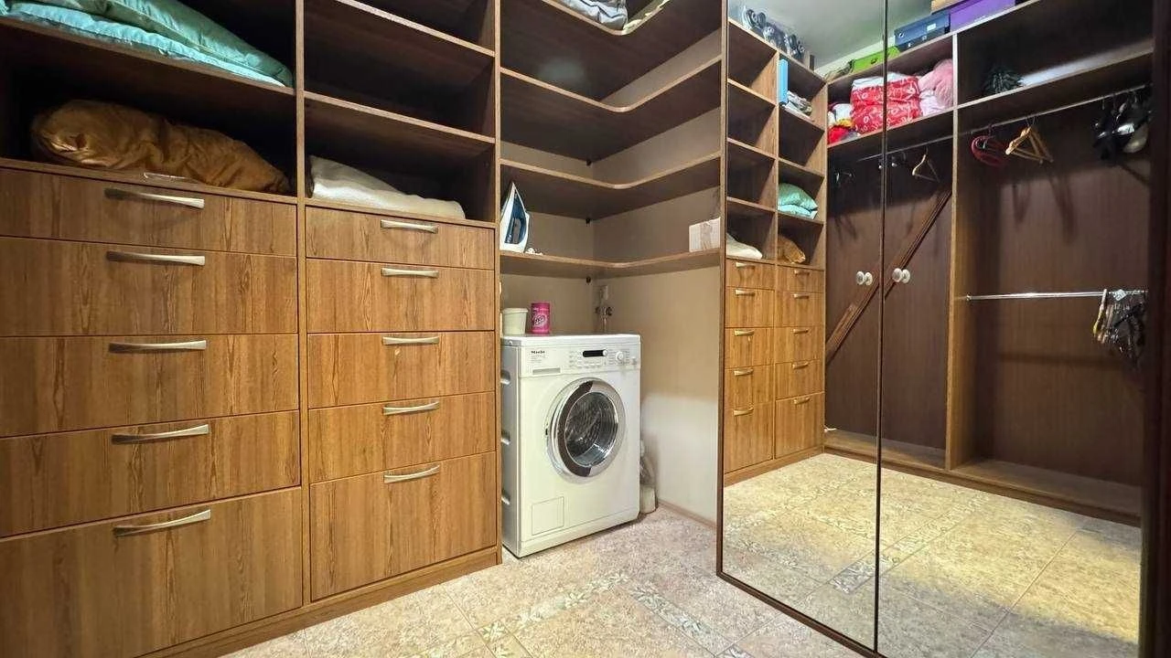 Простора 3-4к. квартира 140м. кв. на Печерську, Лабораторний