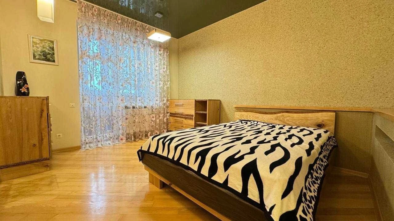 Простора 3-4к. квартира 140м. кв. на Печерську, Лабораторний