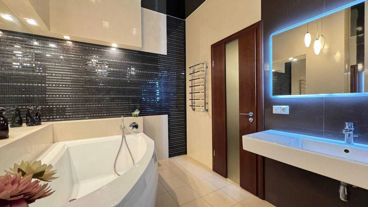 Простора 3-4к. квартира 140м. кв. на Печерську, Лабораторний