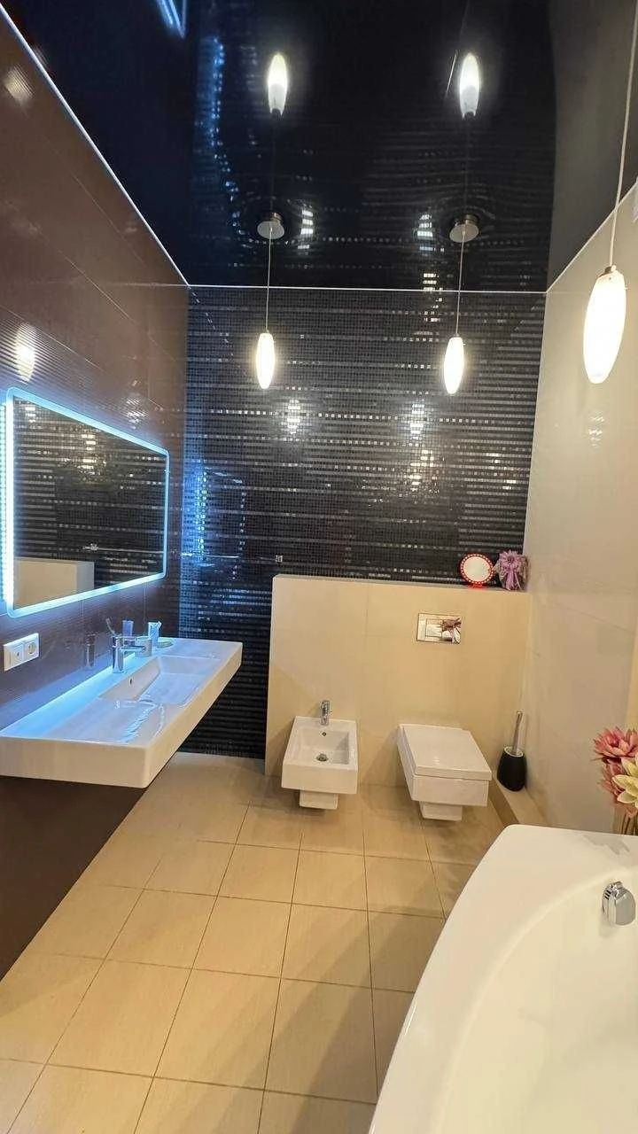 Простора 3-4к. квартира 140м. кв. на Печерську, Лабораторний