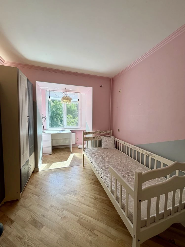 Продаж 4-х кімнатна квартира, Центр міста. Індивідуальне опа