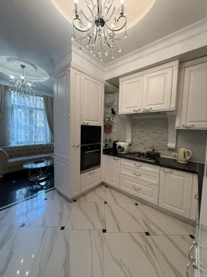 ПРОДАЖ !!Простора квартира у центрі, вул. Івана Франка.
Закр