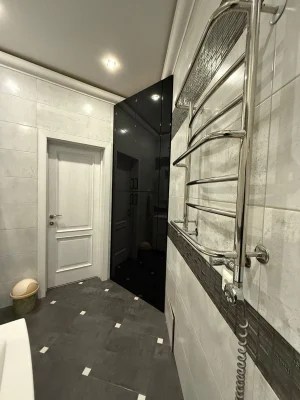 ПРОДАЖ !!Простора квартира у центрі, вул. Івана Франка.
Закр