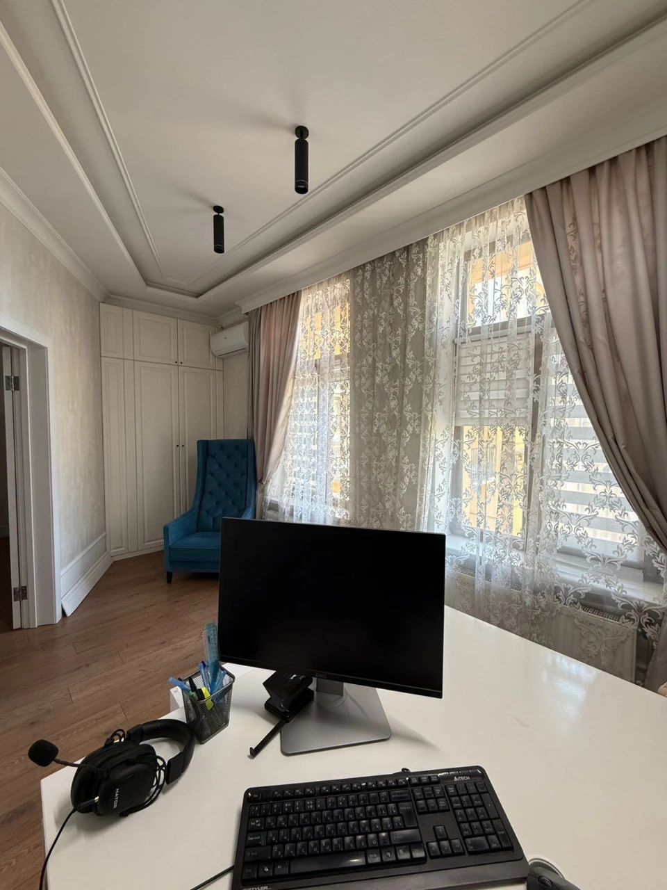 ПРОДАЖ !!Простора квартира у центрі, вул. Івана Франка.
Закр