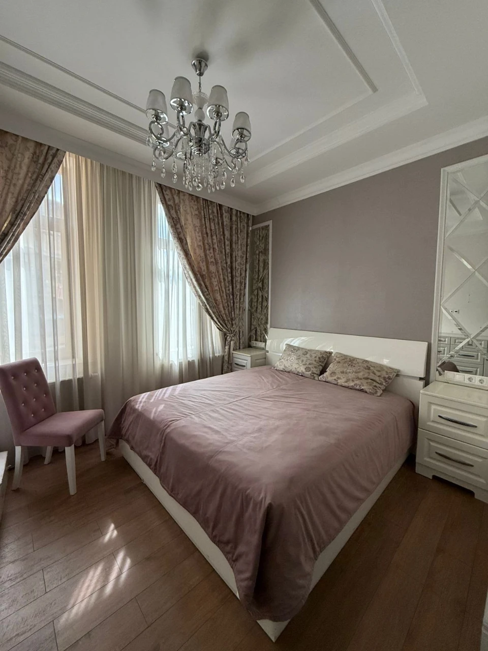 ПРОДАЖ !!Простора квартира у центрі, вул. Івана Франка.
Закр