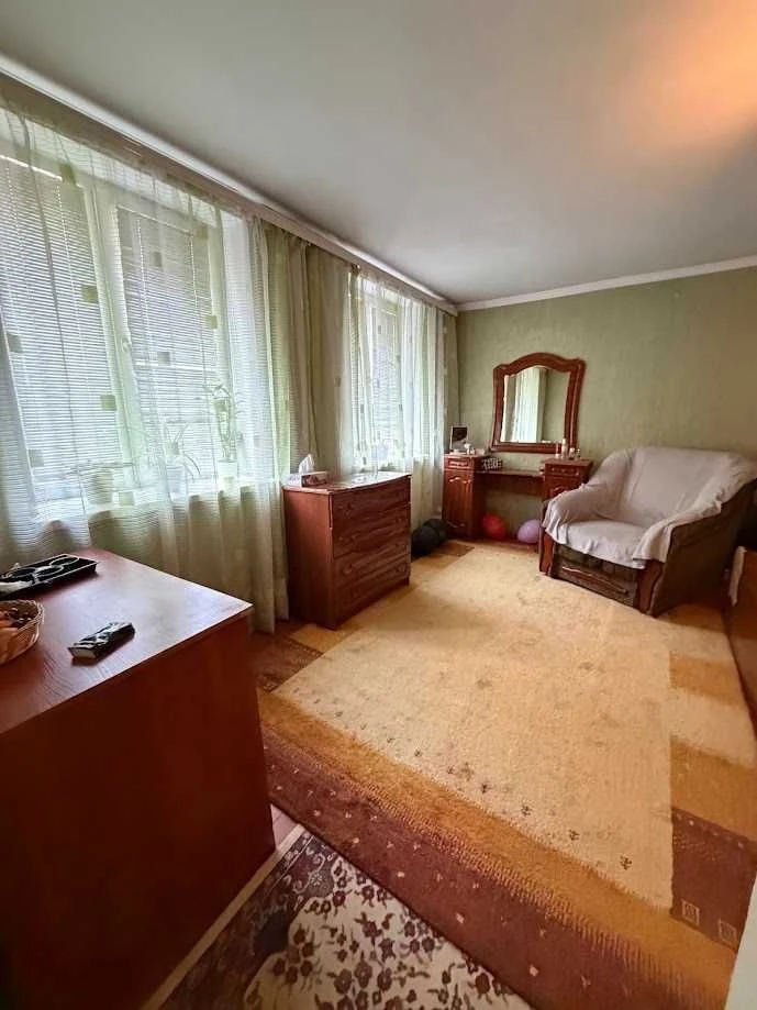 Продається 2-кімнатна квартира на вул. Л. Кобилиці, Центр мі