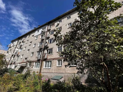 Продаж 1-кімнатної квартири в цегляному будинку по вул. Рево