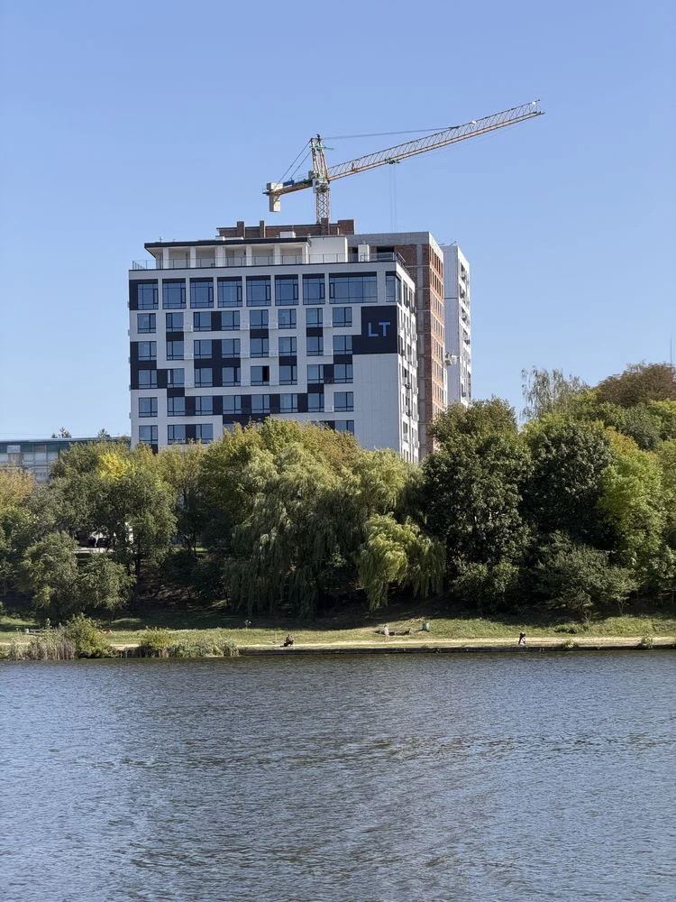 Продам свою 3х кімнатну квартиру в новобудові