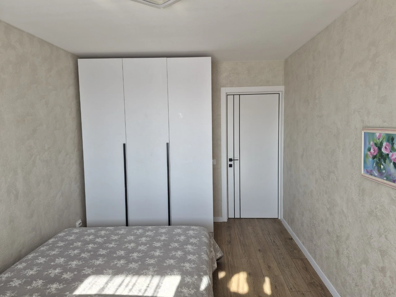 Продам кварт з ремонтом 3к  Русанівка , метро Лівобережна ,