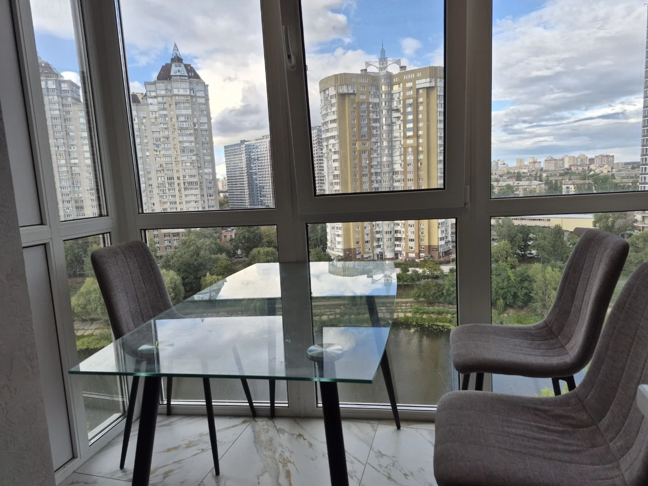 Продам кварт з ремонтом 3к  Русанівка , метро Лівобережна ,