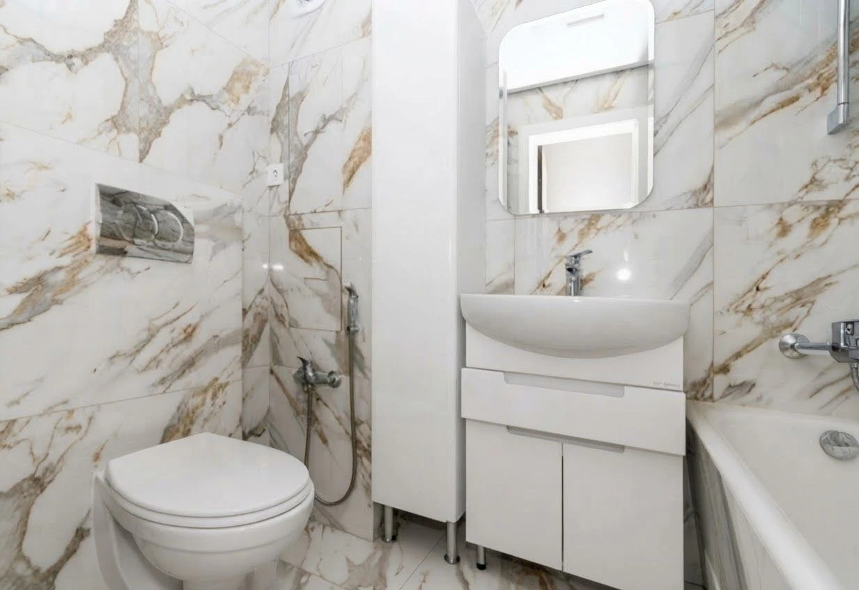 Продам кварт з ремонтом 3к  Русанівка , метро Лівобережна ,