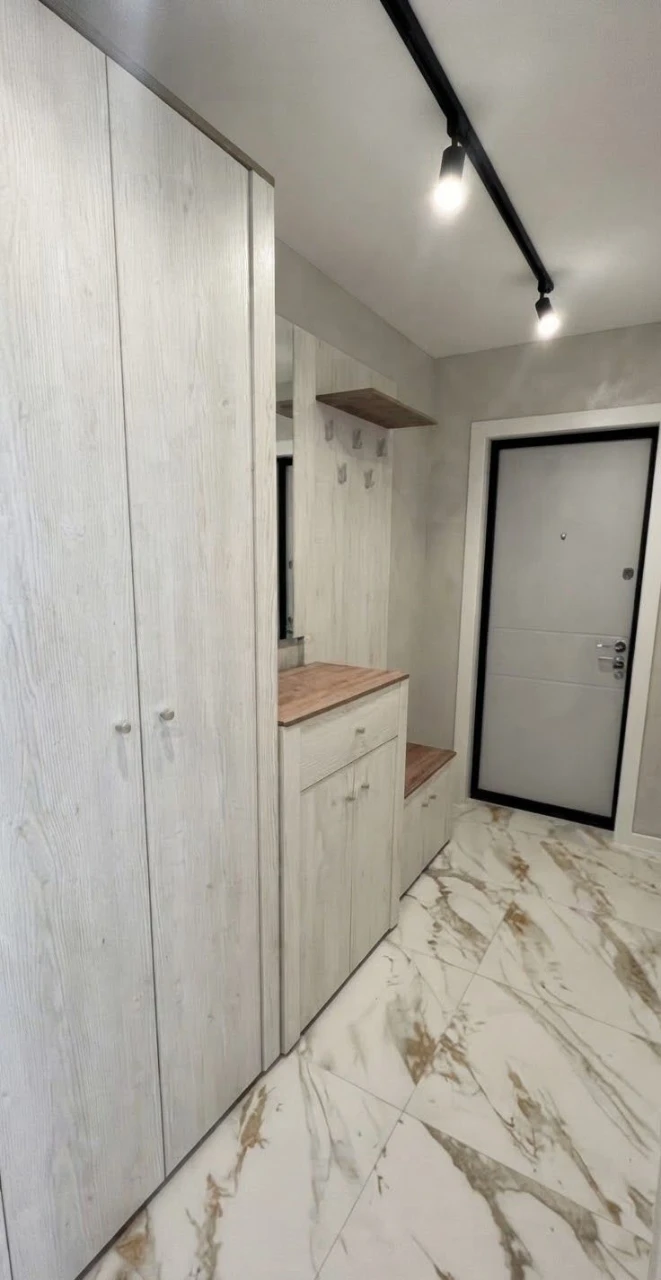 Продам кварт з ремонтом 3к  Русанівка , метро Лівобережна ,
