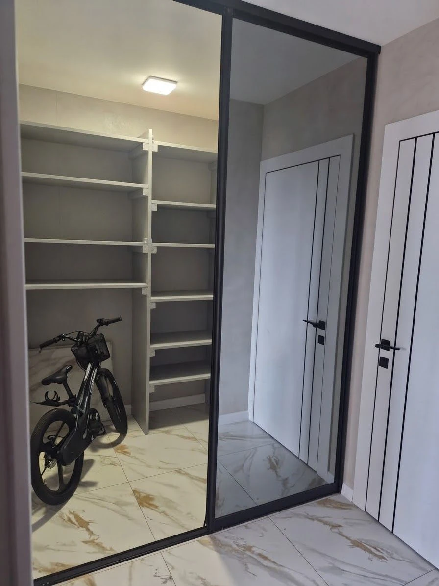Продам кварт з ремонтом 3к  Русанівка , метро Лівобережна ,