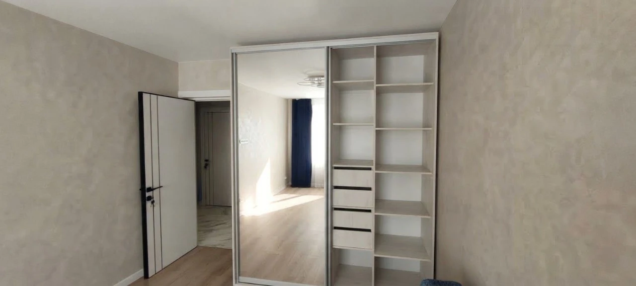 Продам кварт з ремонтом 3к  Русанівка , метро Лівобережна ,