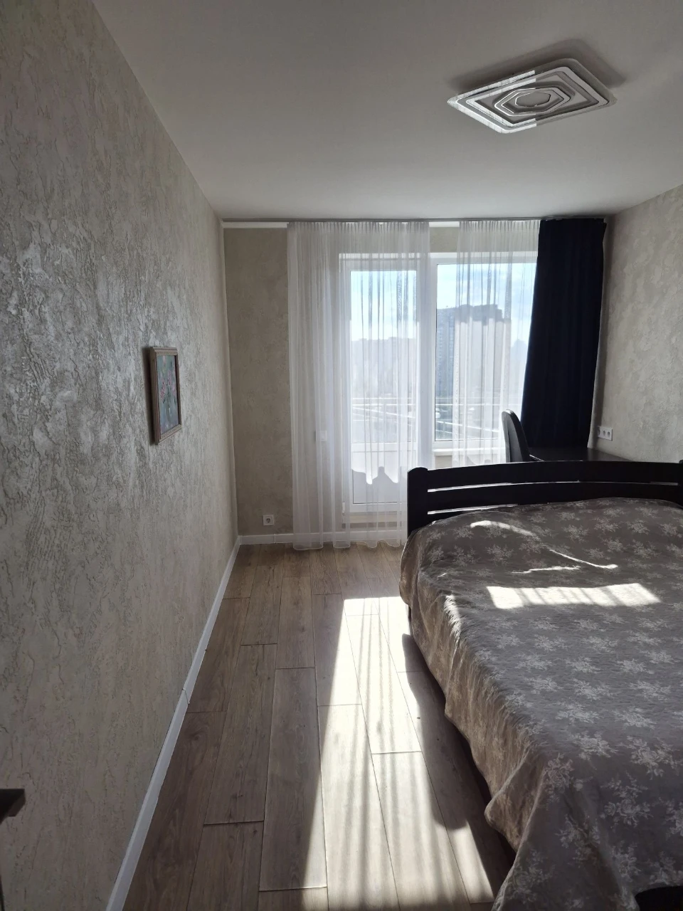 Продам кварт з ремонтом 3к  Русанівка , метро Лівобережна ,