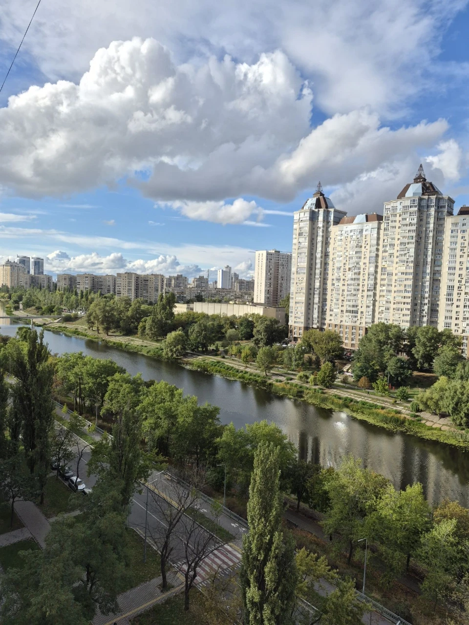 Продам кварт з ремонтом 3к  Русанівка , метро Лівобережна ,