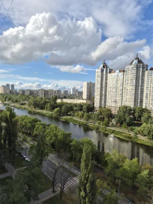 Продам кварт з ремонтом 3к  Русанівка , метро Лівобережна ,