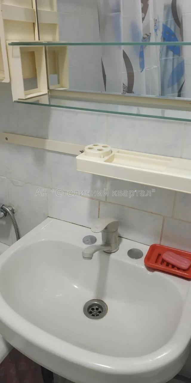 Продаж двокімнатної квартири. НАУ. Гузара, 8.