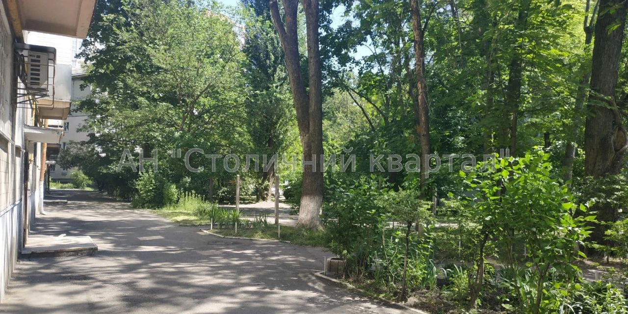 Продаж двокімнатної квартири. НАУ. Гузара, 8.