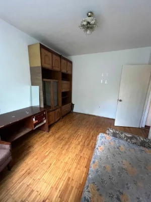 Продається 4 кім.кв .по вул .Миколайчука (можливо під бізнес