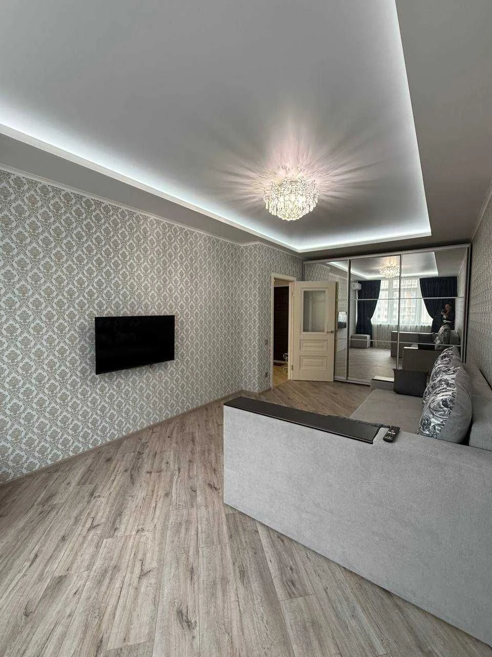 Продам 1 кімнатну квартиру з ремонтом в сучасному, автономно