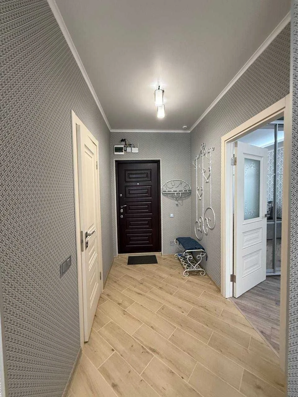 Продам 1 кімнатну квартиру з ремонтом в сучасному, автономно