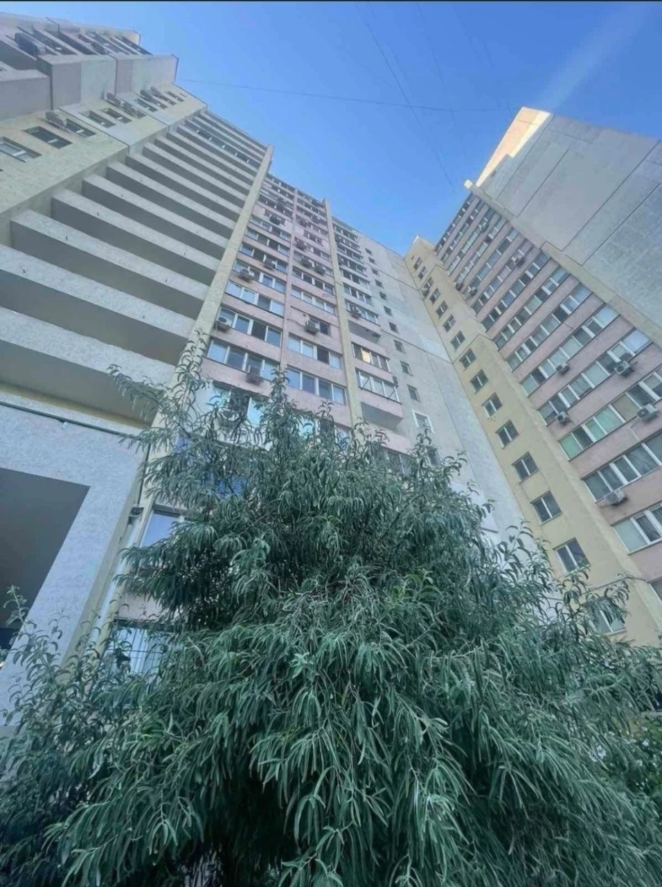 Продам 2-х комнатную на Пишоновской , центр