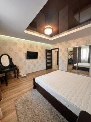 Продаж 3 кімнатної квартири клубного формату