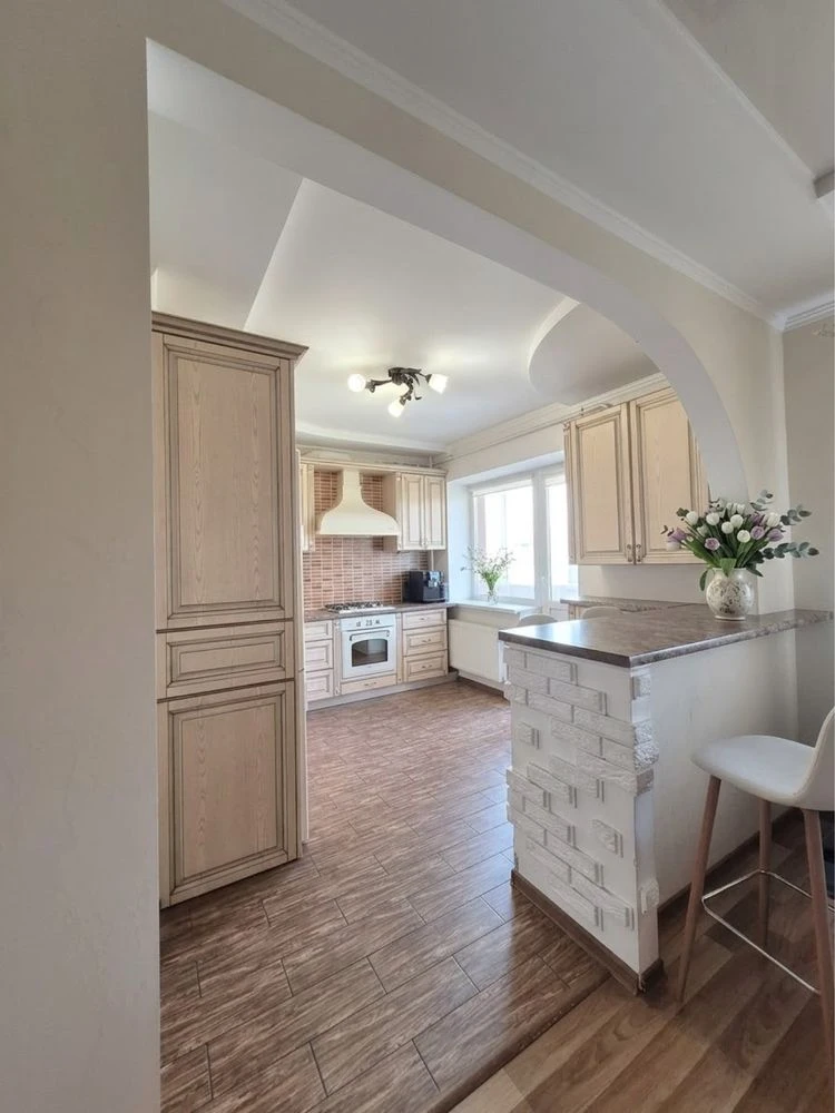Продаж 3 кімнатної квартири клубного формату