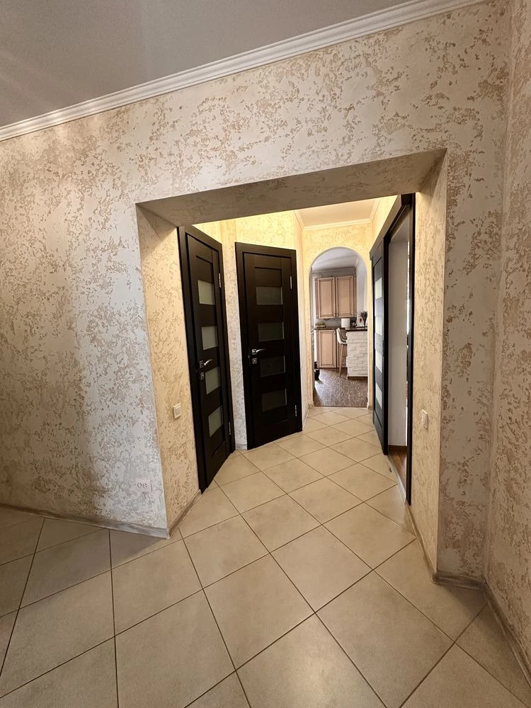 Продаж 3 кімнатної квартири клубного формату