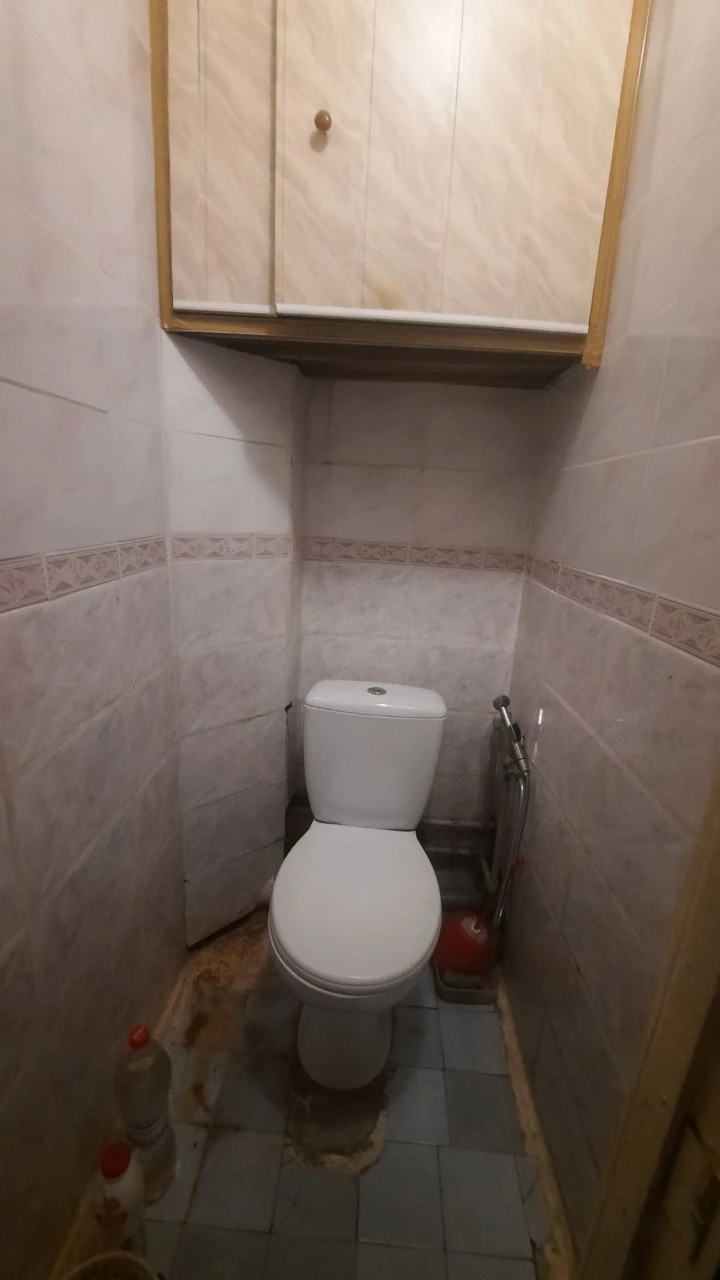 Продаю срочно с выездом 3комн.кв чешка,квадратный холл ул. О