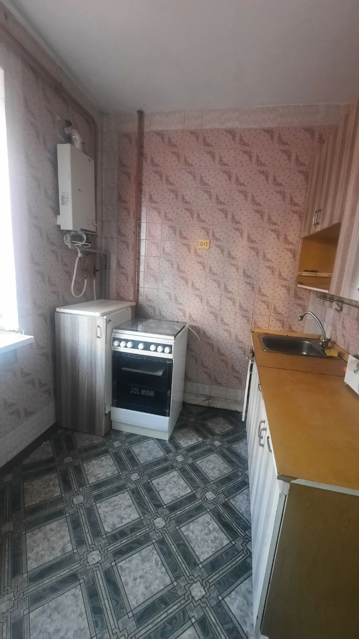Продаю срочно с выездом 3комн.кв чешка,квадратный холл ул. О