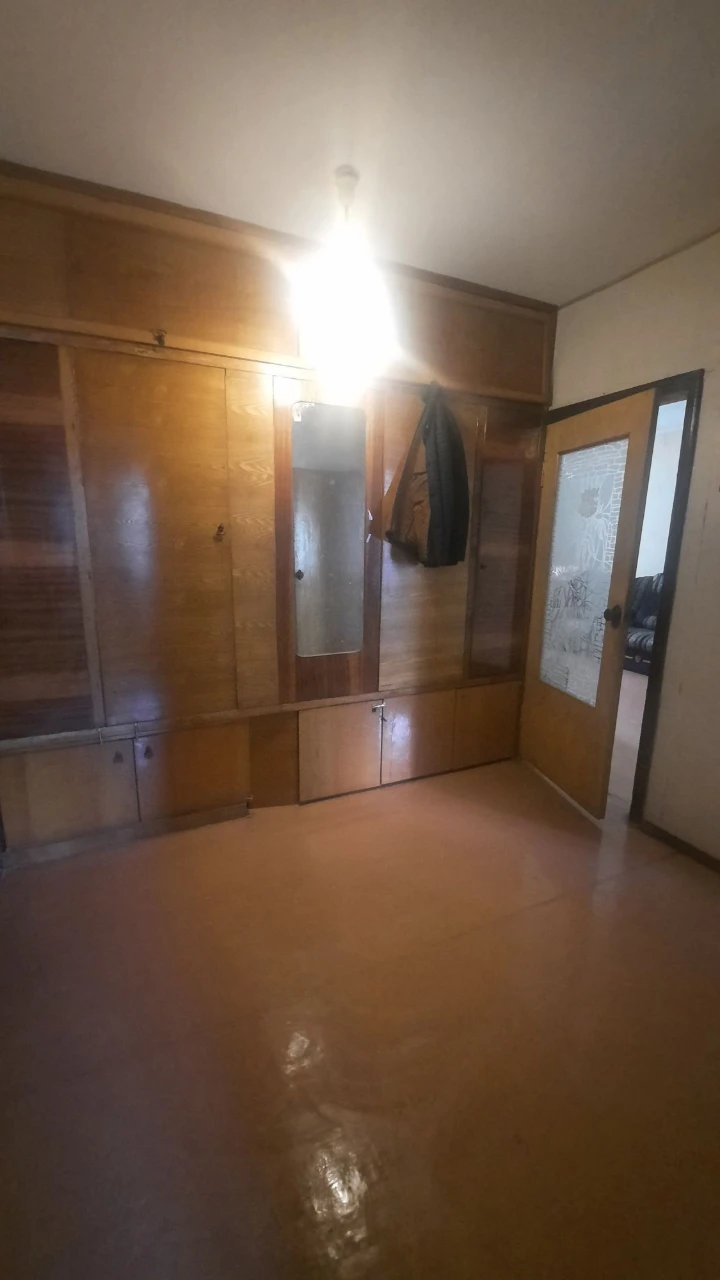 Продаю срочно с выездом 3комн.кв чешка,квадратный холл ул. О