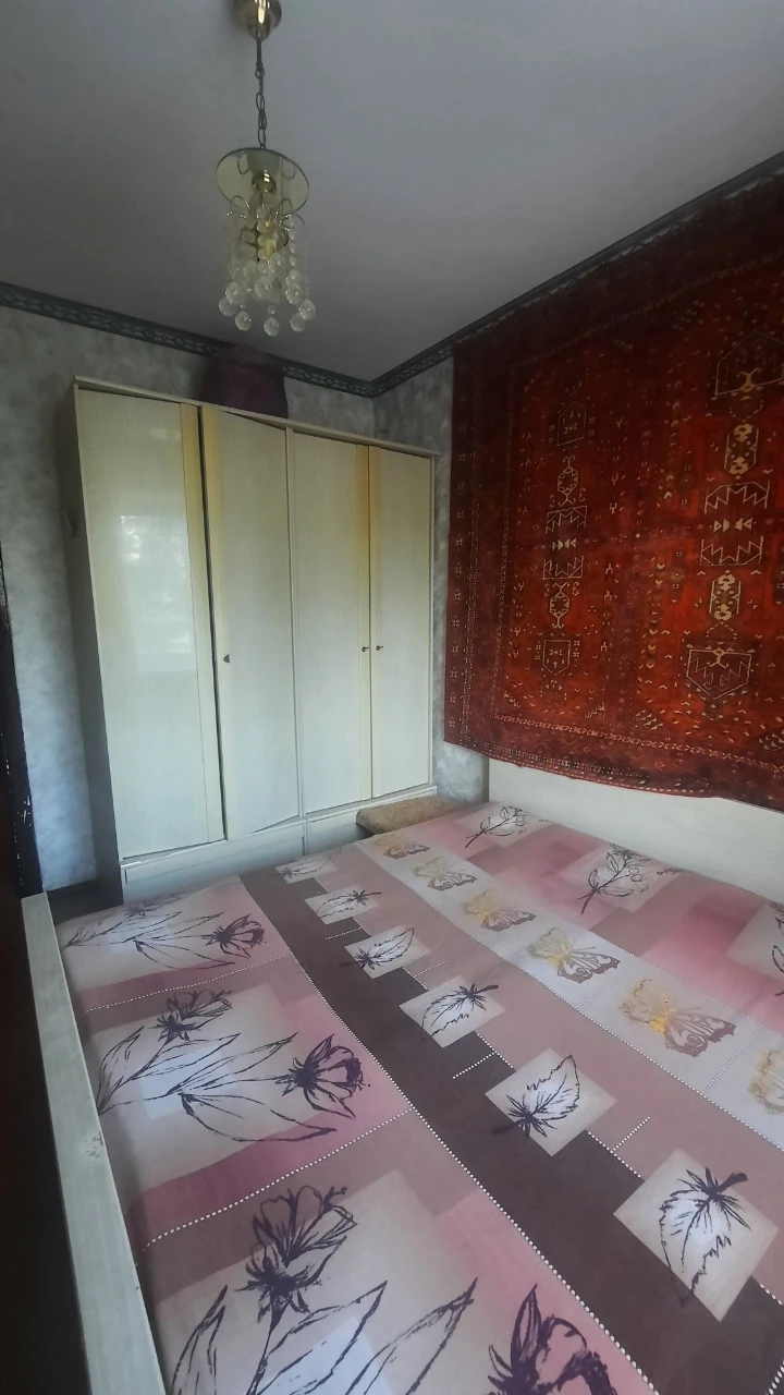 Продаю срочно с выездом 3комн.кв чешка,квадратный холл ул. О