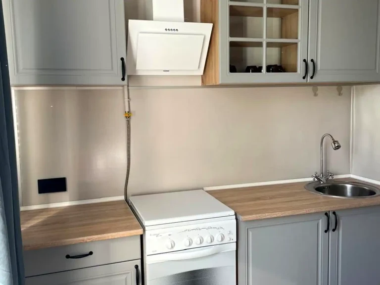 Rent of a 1-room apartment 40 m² 2nd floor in a 3-story brick building.