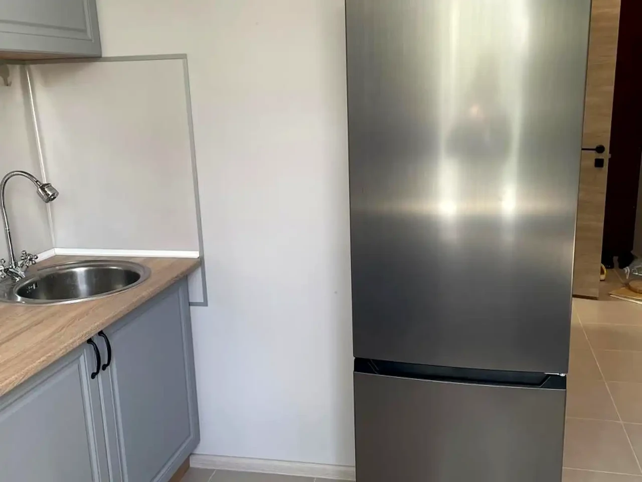 Rent of a 1-room apartment 40 m² 2nd floor in a 3-story brick building.