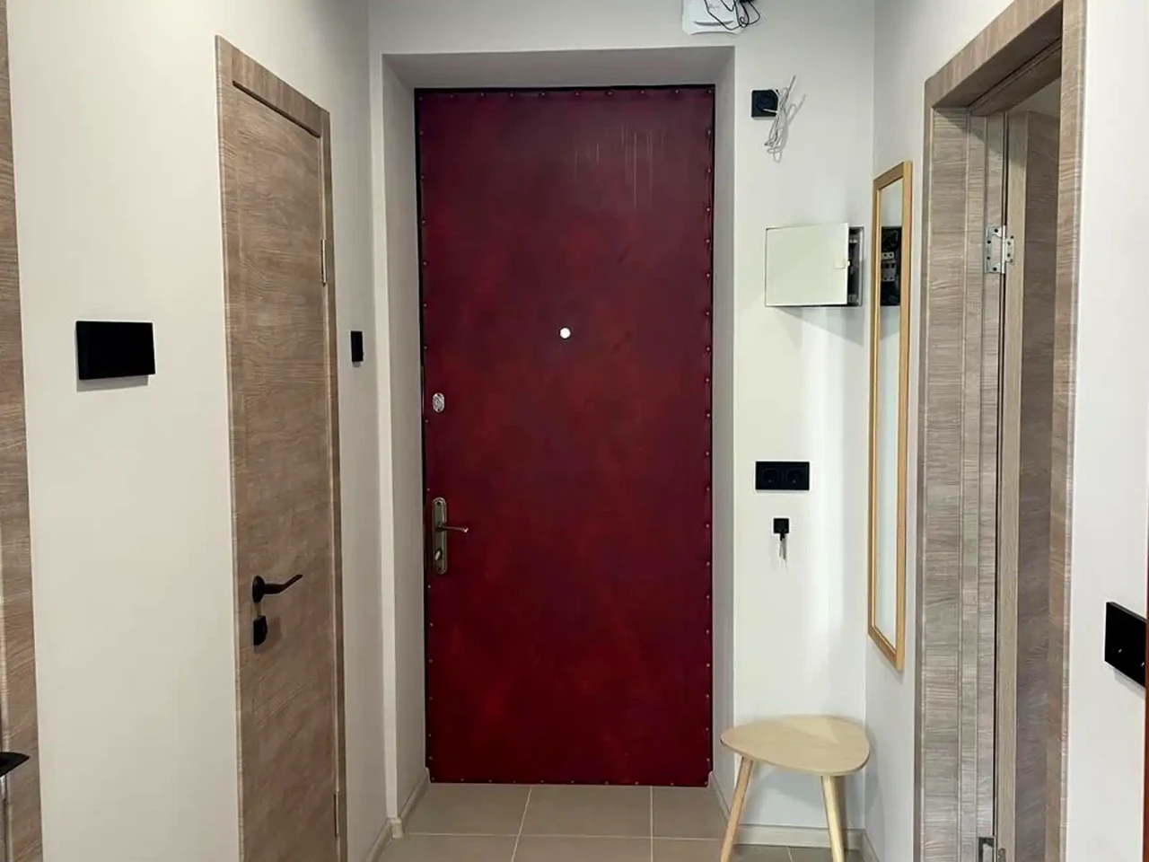 Rent of a 1-room apartment 40 m² 2nd floor in a 3-story brick building.