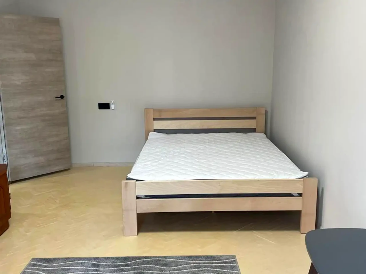 Rent of a 1-room apartment 40 m² 2nd floor in a 3-story brick building.