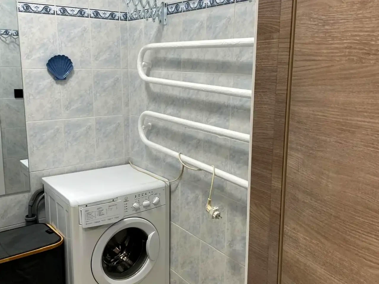 Rent of a 1-room apartment 40 m² 2nd floor in a 3-story brick building.