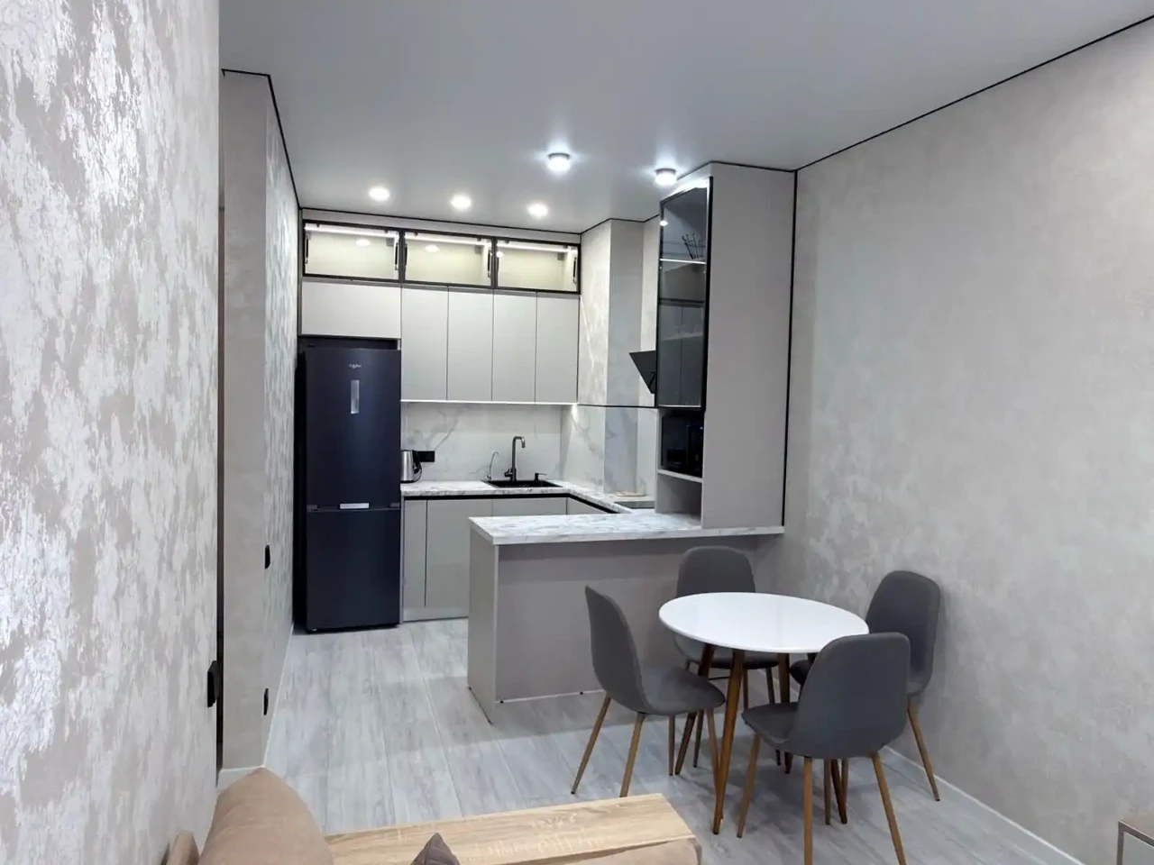 Оренда квартири 2-кімн. 45 м² 17/25 пов.