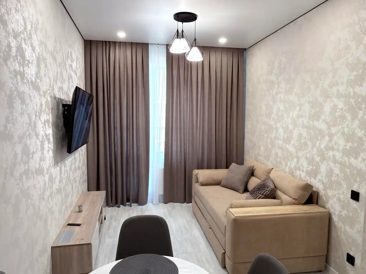 Оренда квартири 2-кімн. 45 м² 17/25 пов.