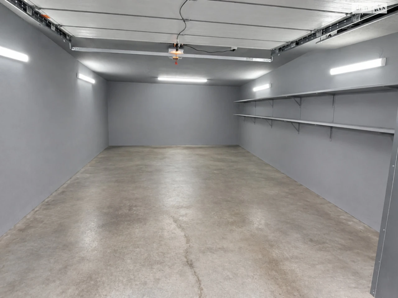 For Sale: Separate Garage Near the Estate